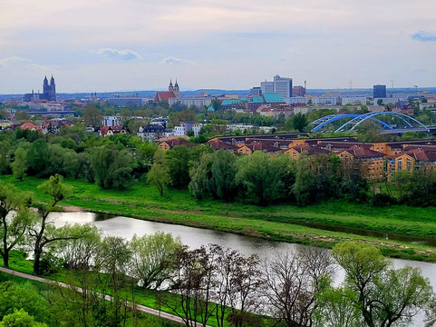 Jahrtausendturm im Elbauenpark-马格德堡必去景点