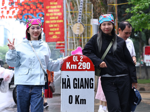 GoGo Ha Giang Tour