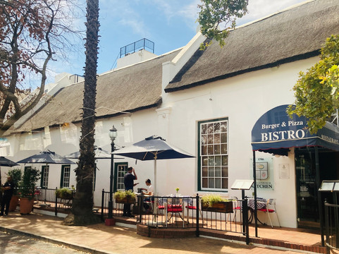 斯泰伦布什酒店主图