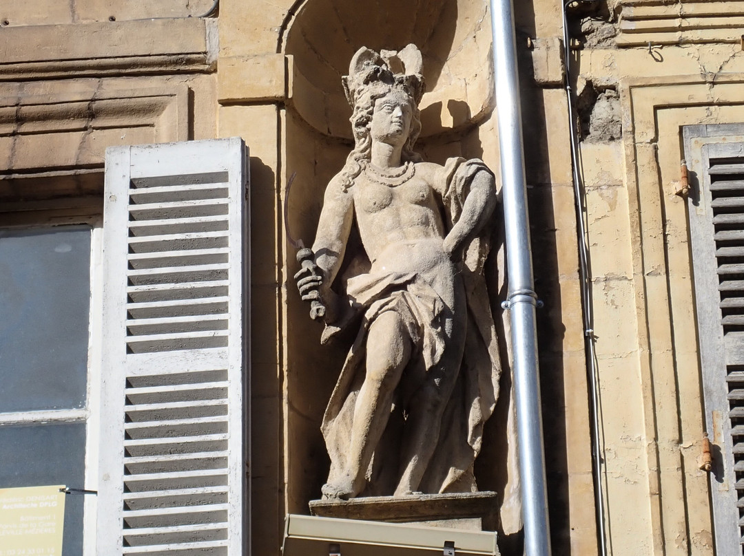 Statues de la Rue de la République-沙勒维尔梅济耶尔必去景点