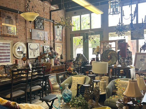 The World's Littlest Skyscraper-威奇托福尔斯必去景点