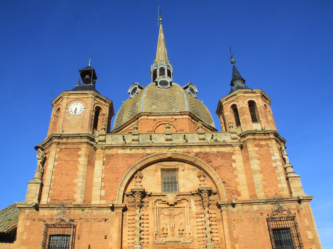 Iglesia del Santo Cristo del Valle-San Carlos del Valle必去景点