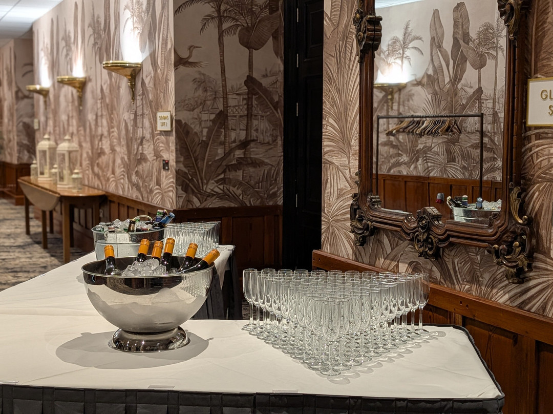 劳勒斯酒店主图