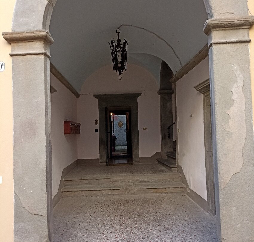 布斯德拉齐德伊柏卡广场酒店主图