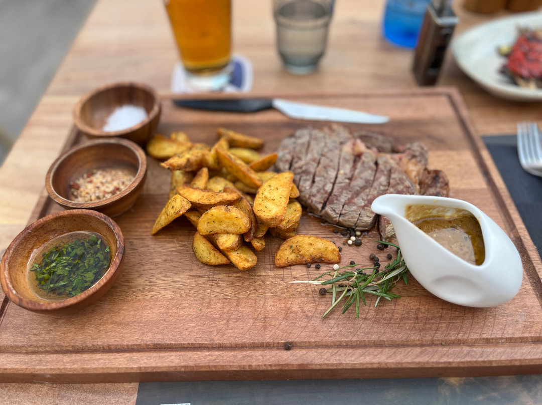 Oliver's Steak Bar, Sissi,  Crete