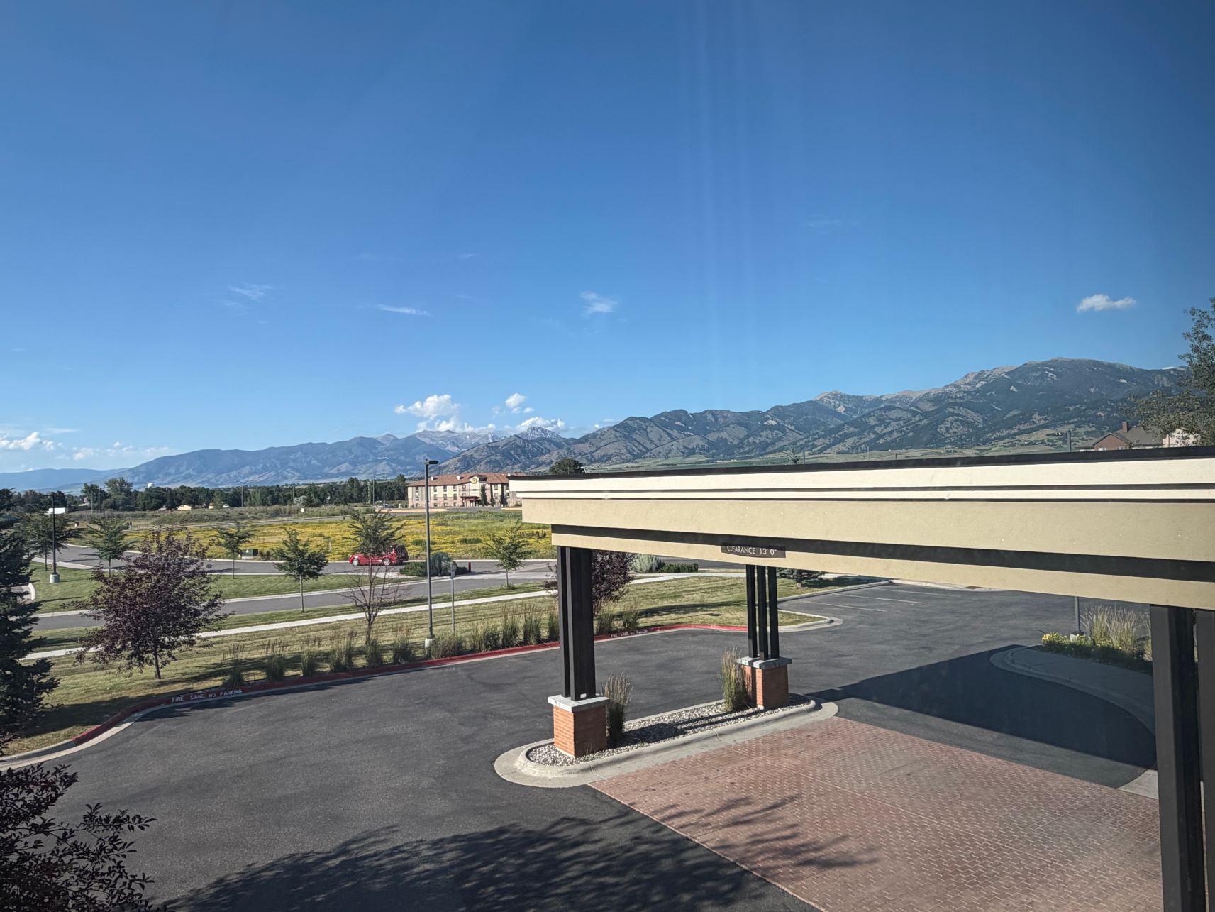 机场-大学舒适套房酒店-旅行者