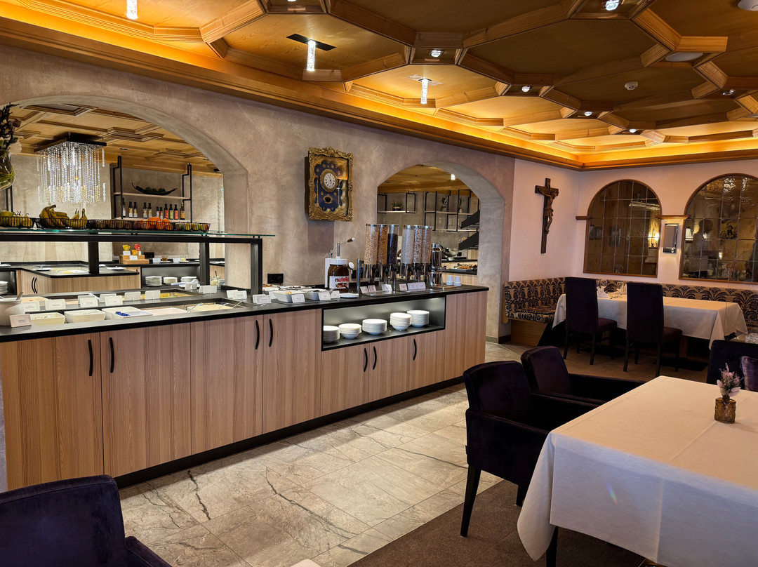 Hotel Alpina Deluxe主图