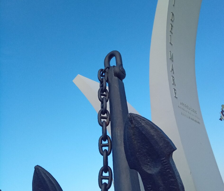 Monumento Ai Caduti Del Mare-Catanzaro Lido必去景点