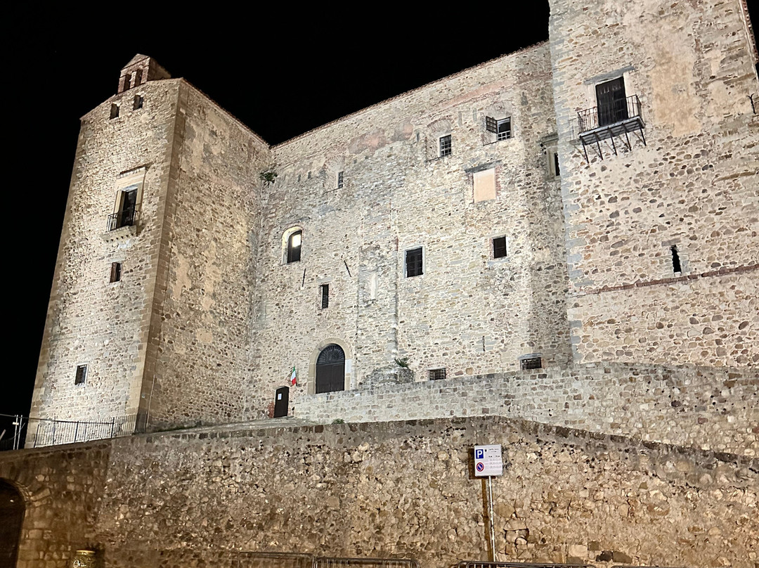 Castello dei Ventimiglia-Castelbuono必去景点