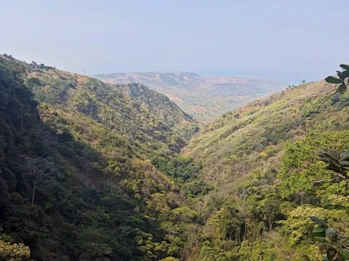 Ngozi Crater Lake-姆贝亚必去景点
