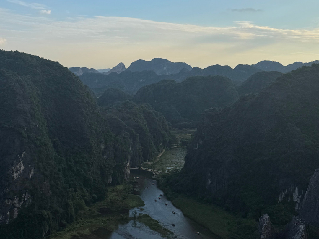 Go Asia Travel-Long Bien必去景点