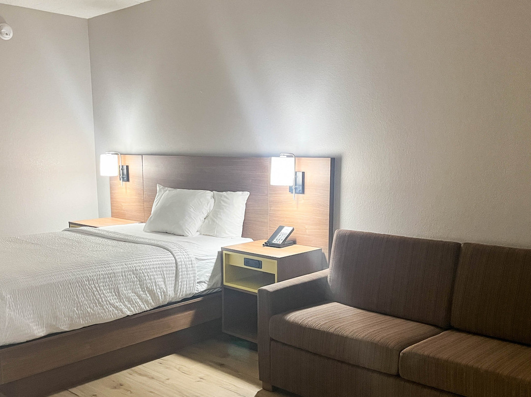 Studio 6 Suites Fremont, OH