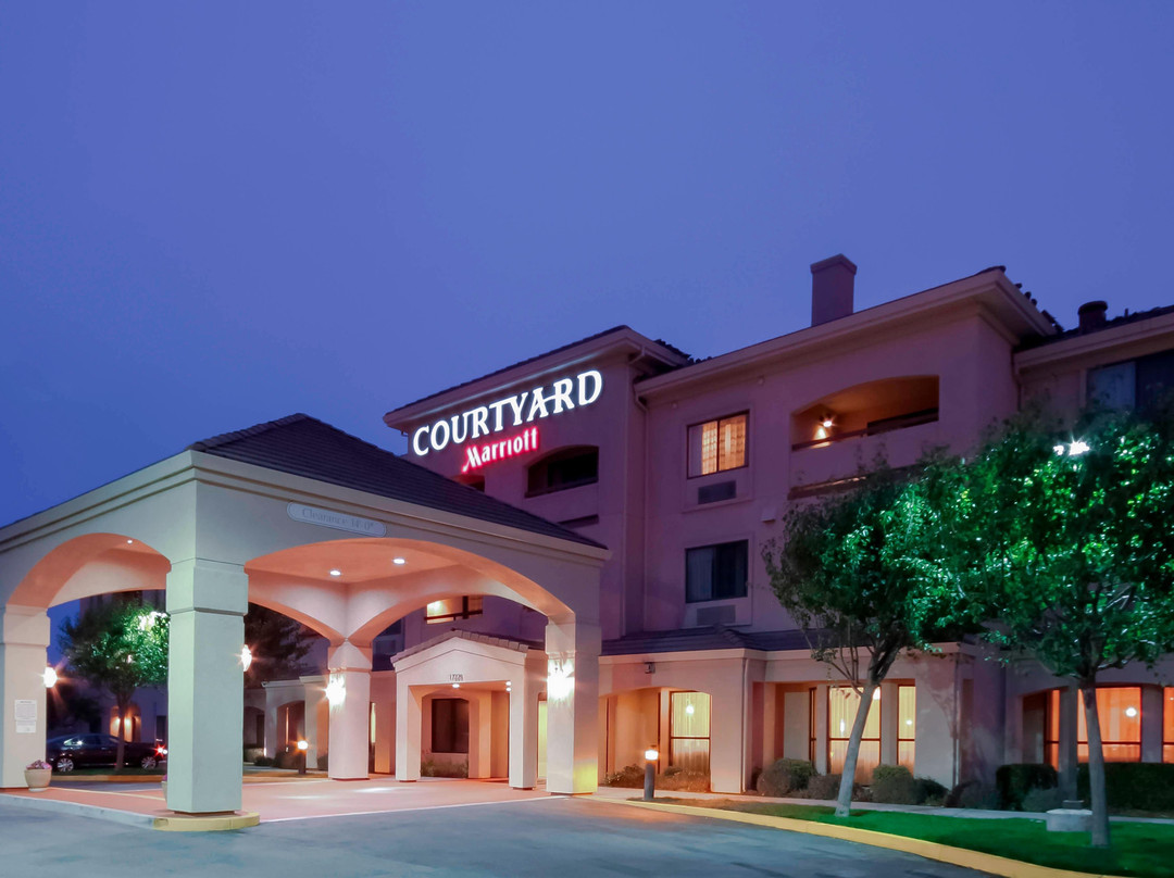 萨利纳斯蒙特利万豪万怡酒店主图