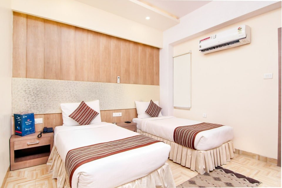 Ratana International主图