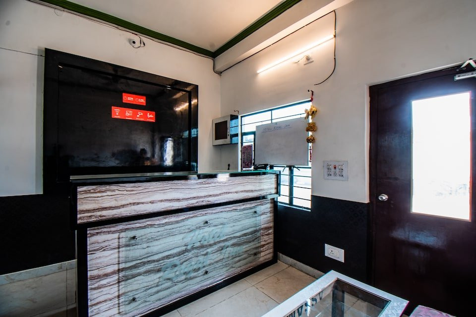 OYO 33381 Hotel Royal Inn