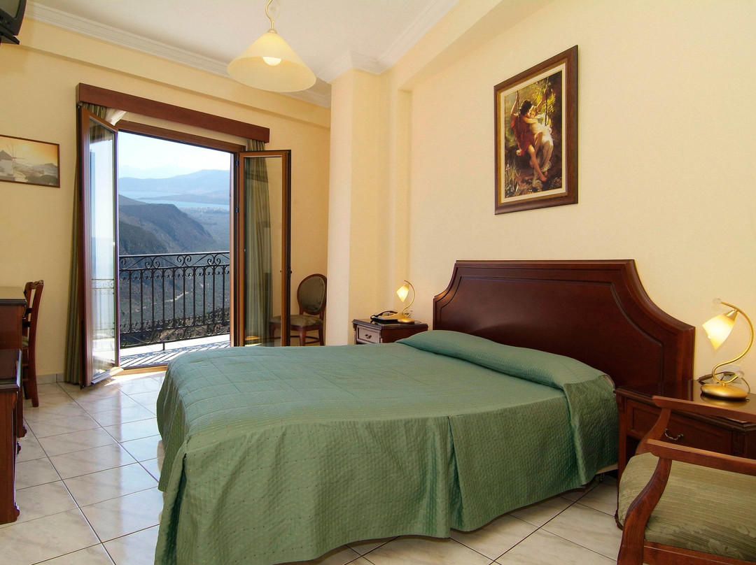 Desfina酒店住宿-爱玛仕酒店