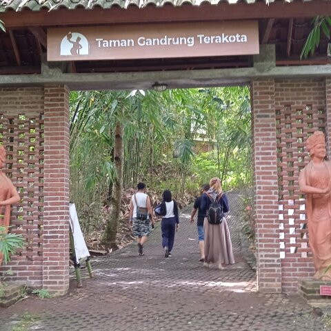 Taman Gandrung Terakota