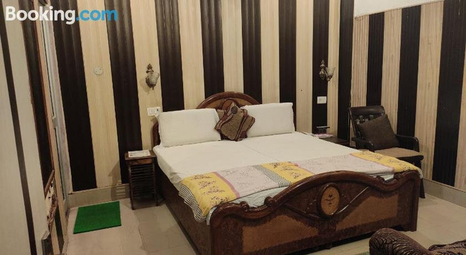 Hotel Golden Woods主图