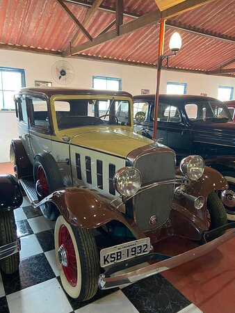 Museu Do Automovel Da Estrada Real-蒂拉登特斯必去景点