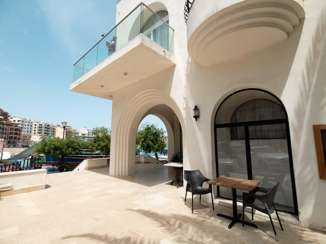 Gillieru Harbour Hotel主图