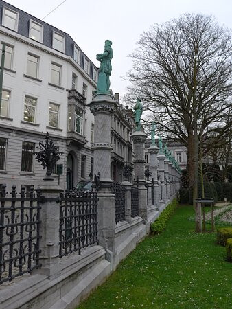 Square du Petit Sablon-布鲁塞尔必去景点