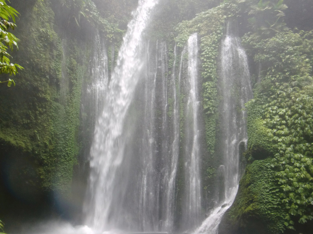 Sindang Gila Waterfall景点图片