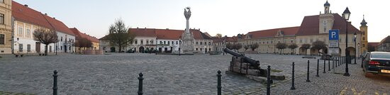 Trg Svetog Trojstva-奥西耶克必去景点
