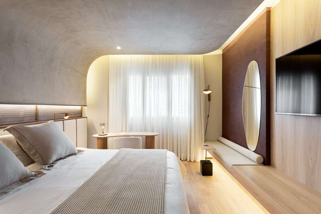 Qoya Hotel Curitiba, Curio Collection by Hilton