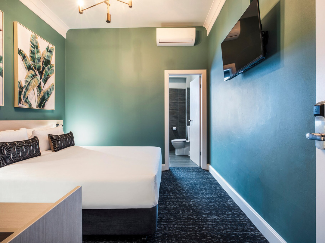 Nightcap at Pymble Hotel主图