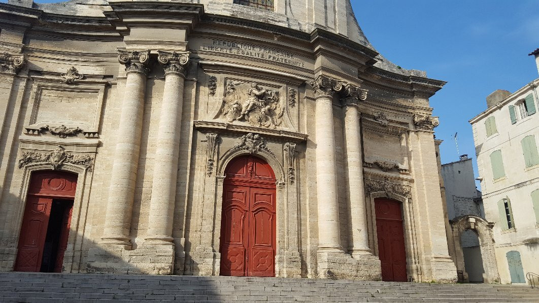 Église Notre Dame des Pommiers-Beaucaire必去景点
