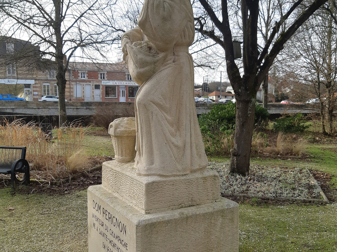 Statue de Dom Pérignon-Sainte-Menehould必去景点