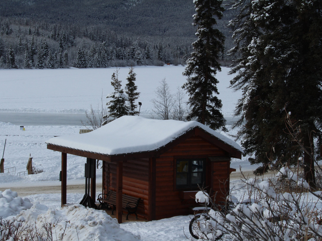 金字塔湖度假酒店主图