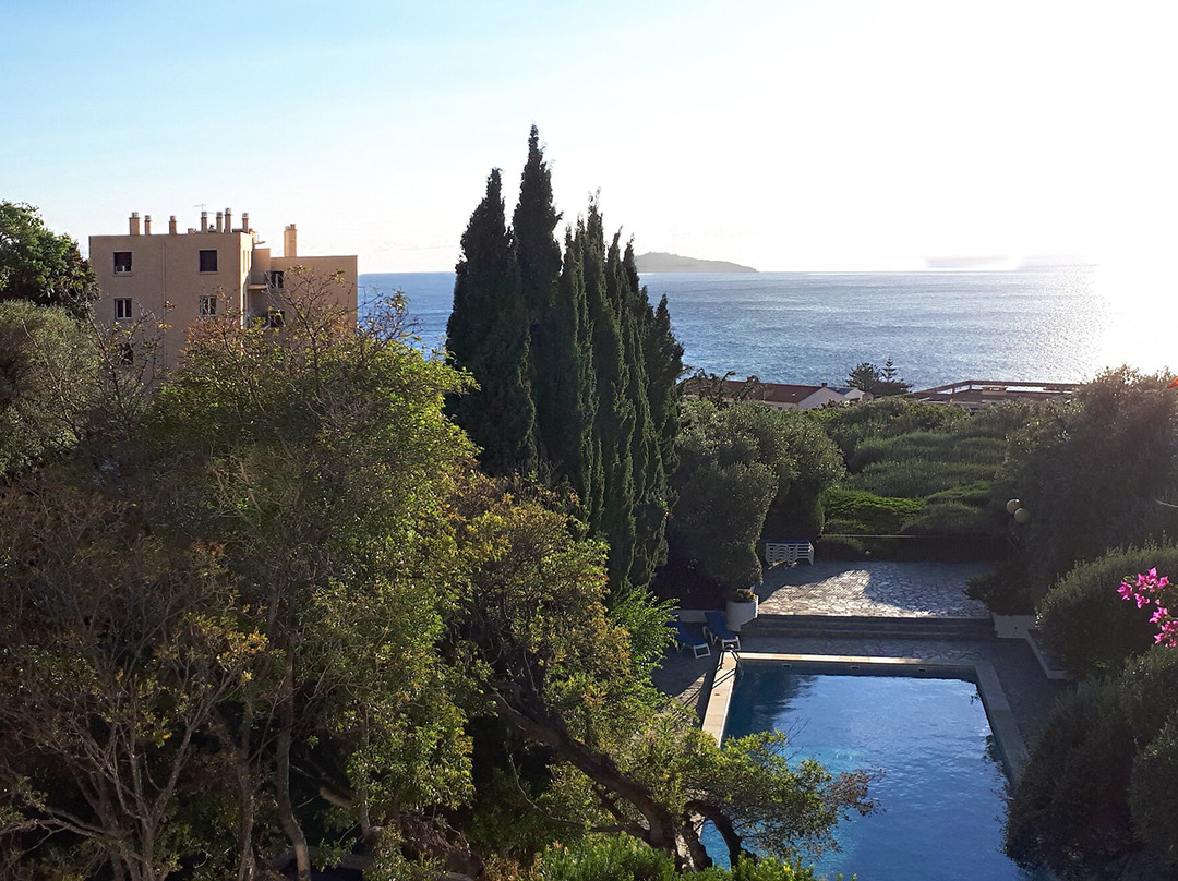 皮特拉卡普酒店主图