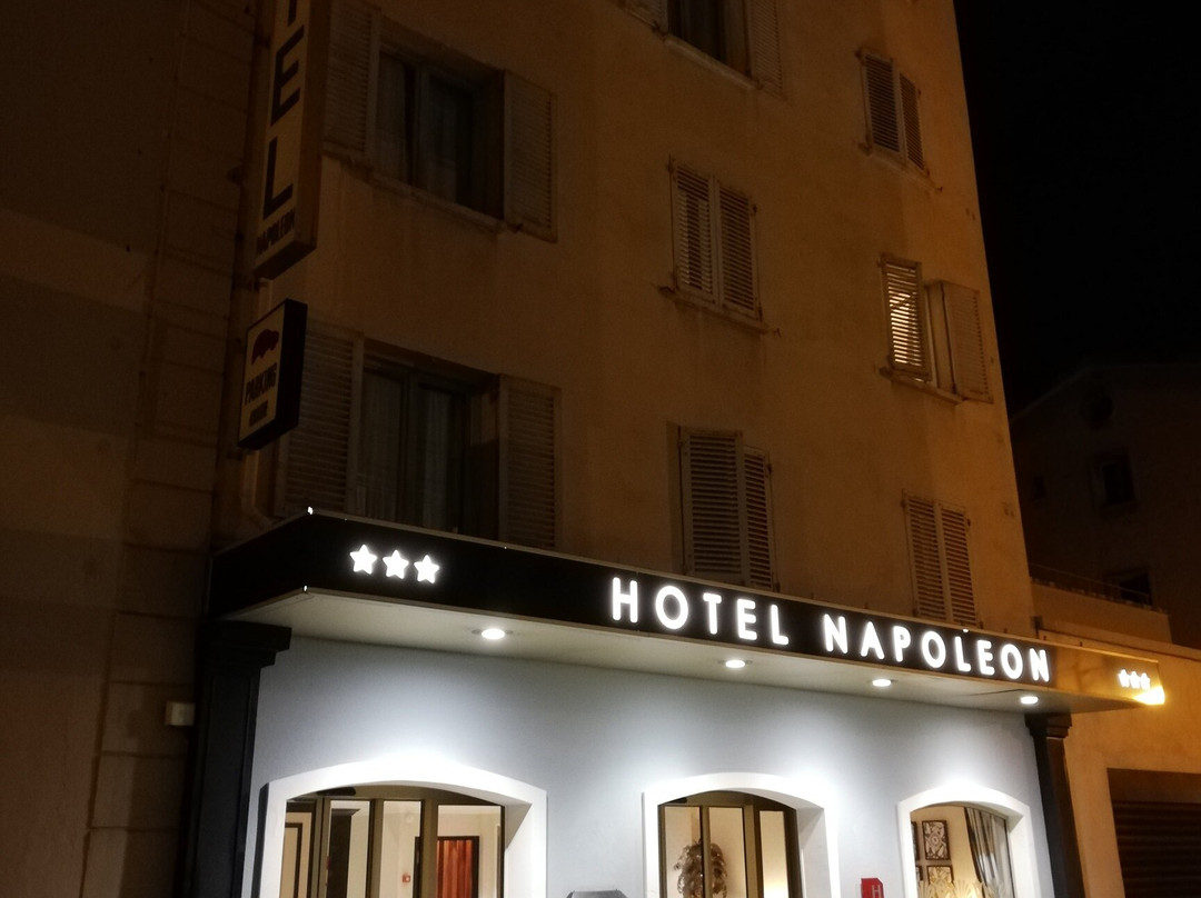 拿破仑酒店主图