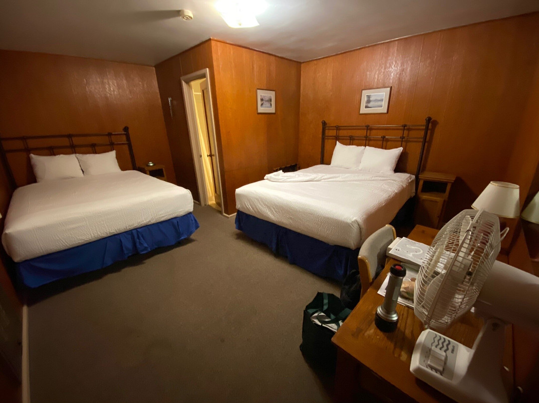 West Glacier Village主图