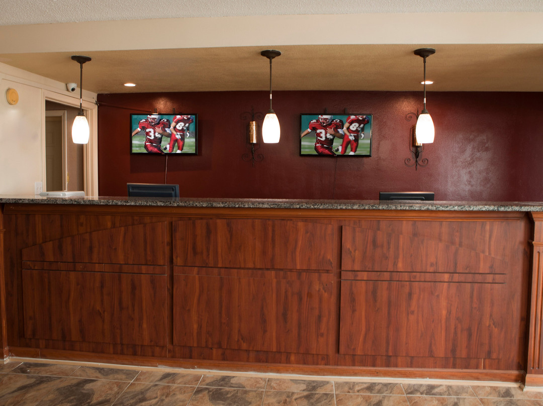 Red Roof Inn & Suites Jackson, TN主图