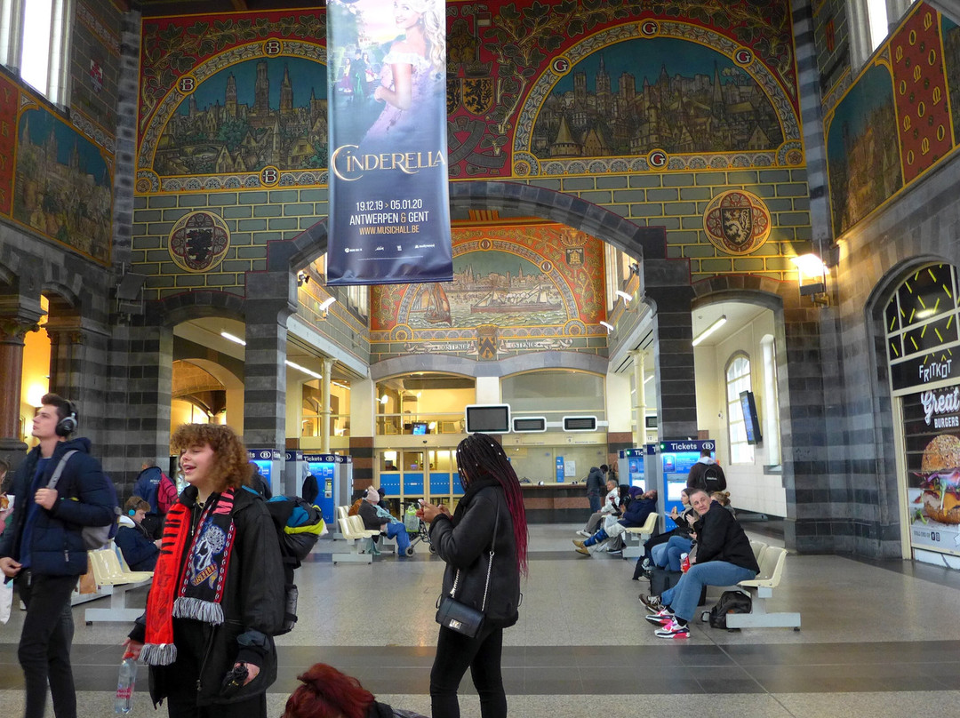 Gent-Sint-Pieters Railway Station景点图片