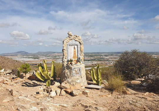 Escultura Virgen De Loreto-San Cayetano必去景点