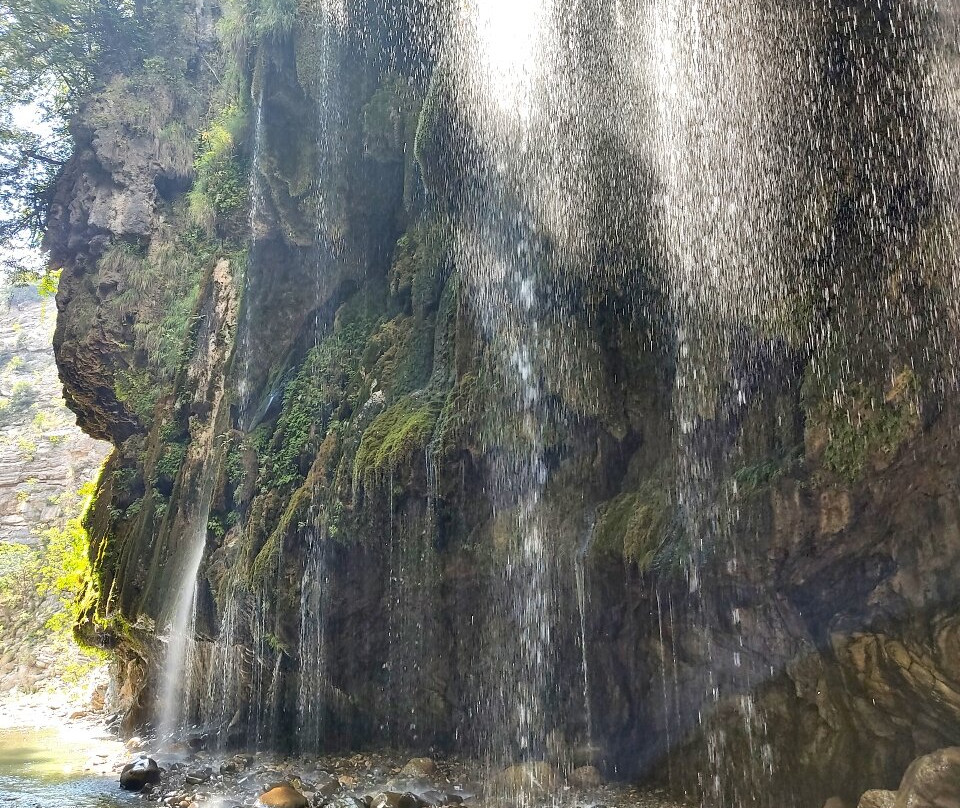 Panta Vrechei Canyon-卡尔派尼西必去景点