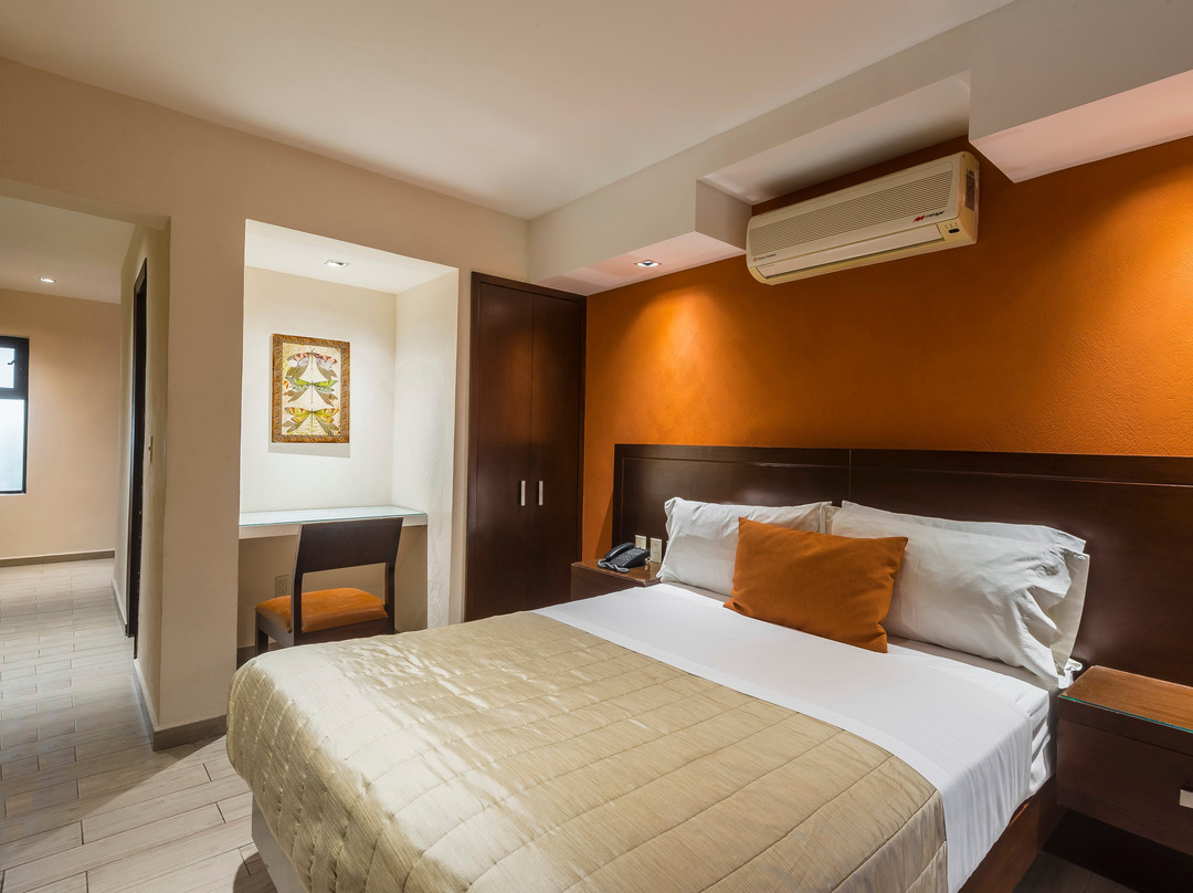 Hotel Puerta Del Sol主图