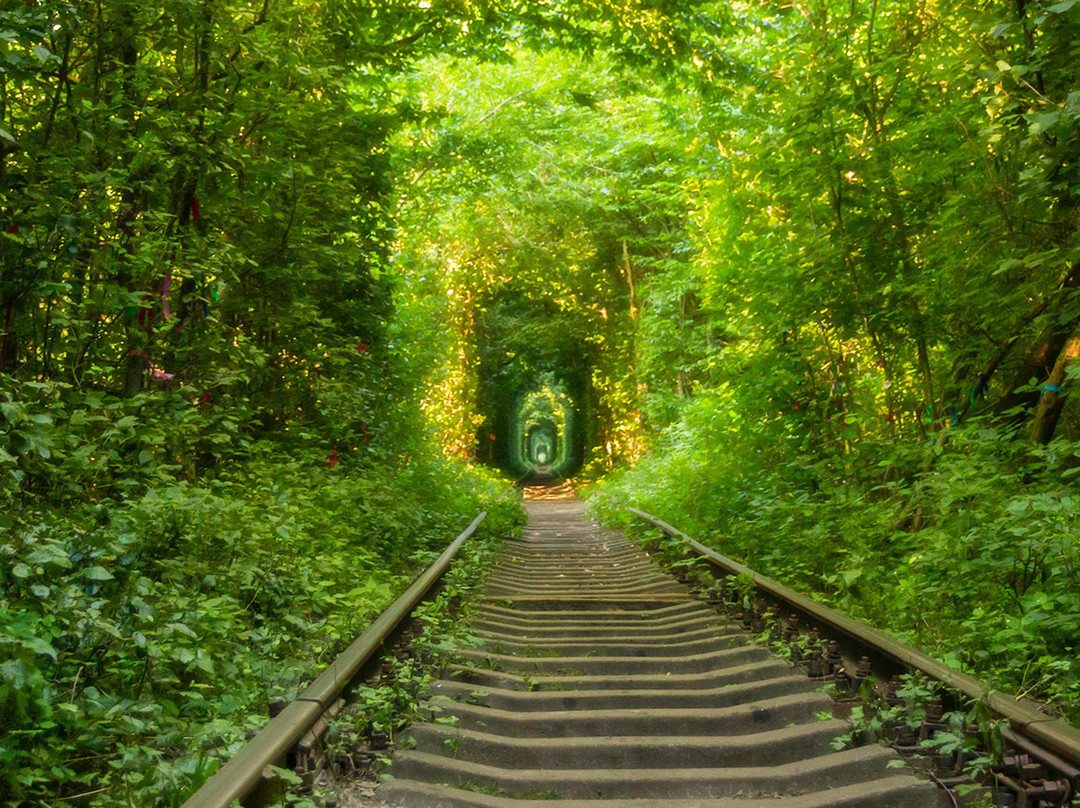 Tunnel of Love-Klevan必去景点
