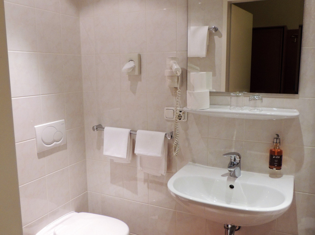 亚罗利姆酒店主图