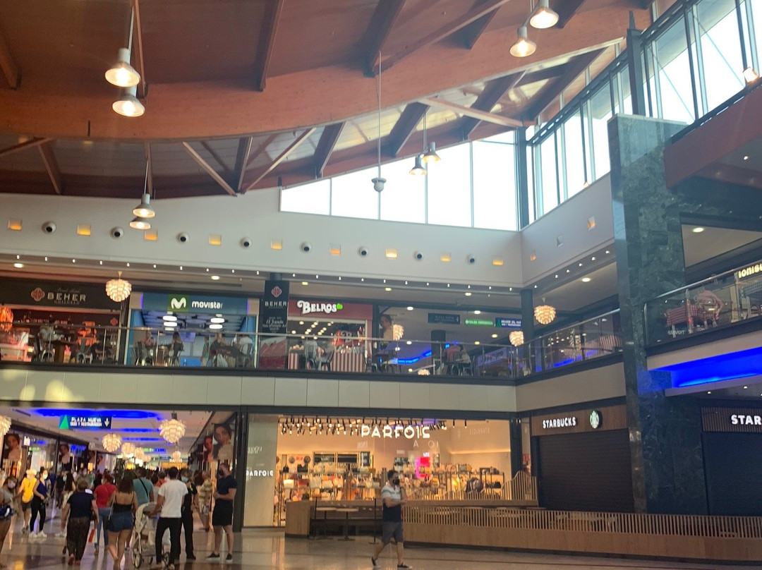 La Canada Shopping Centre景点图片