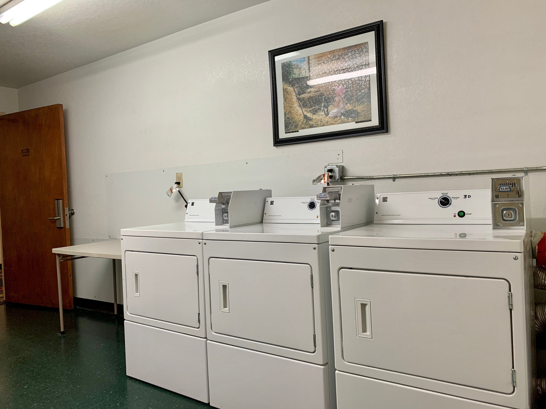 Candlelight Inn & Suites主图