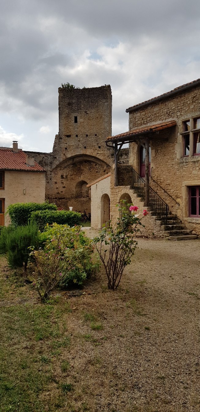 Le Vieux Chateau - chambres et table d'hotes-官方