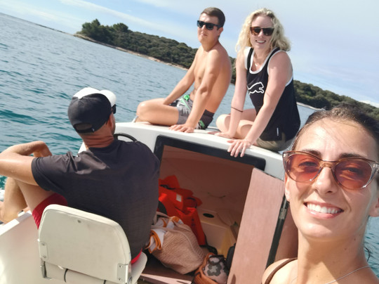 Rent a boat Pula-普拉必去景点