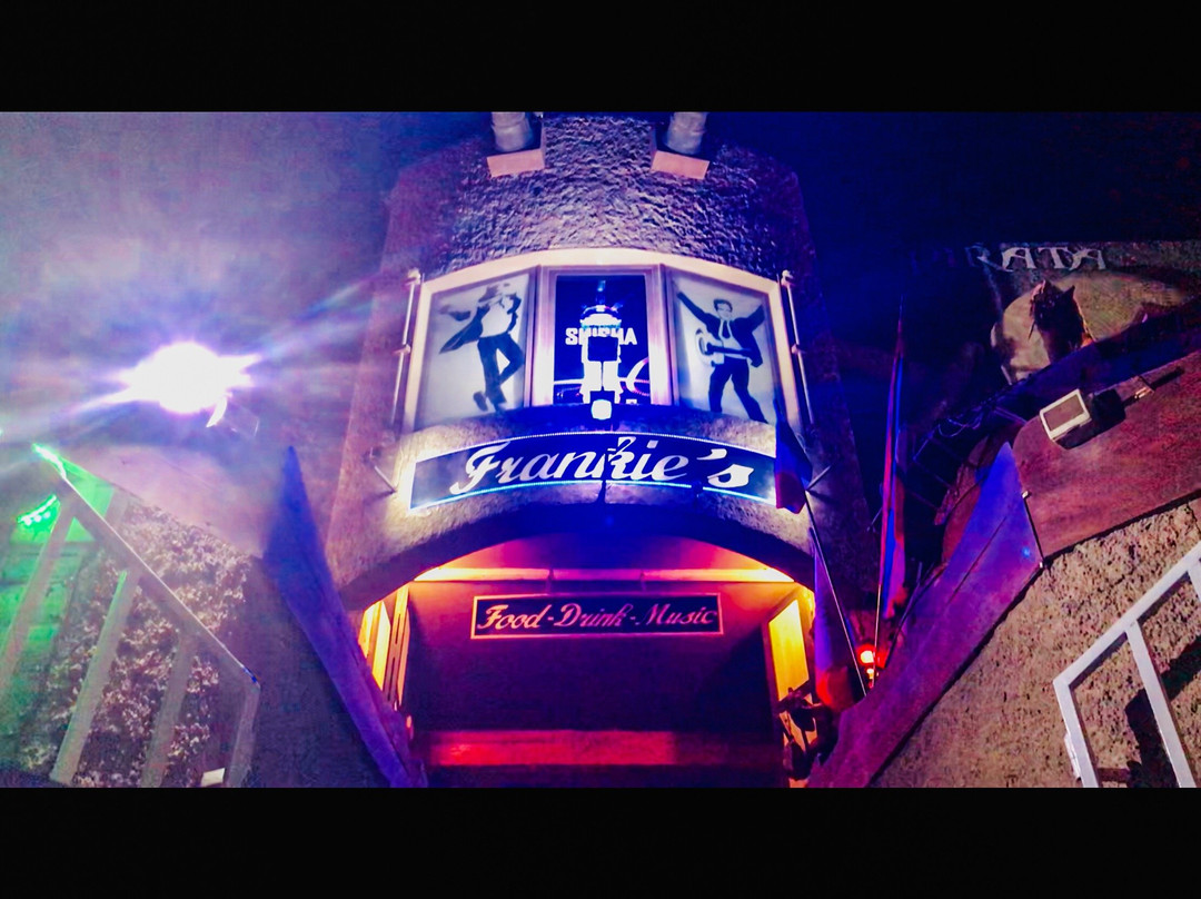 Frankie's Bar-圣塔玛丽亚必去景点