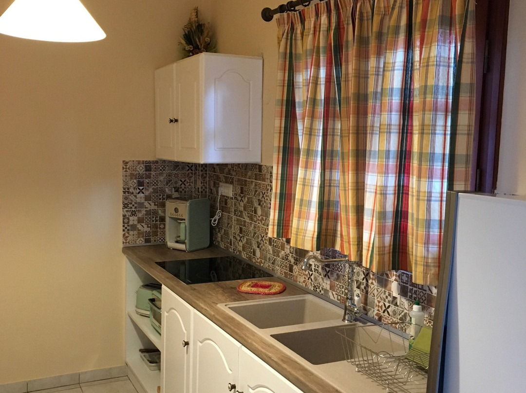 Dimaras Apartments主图