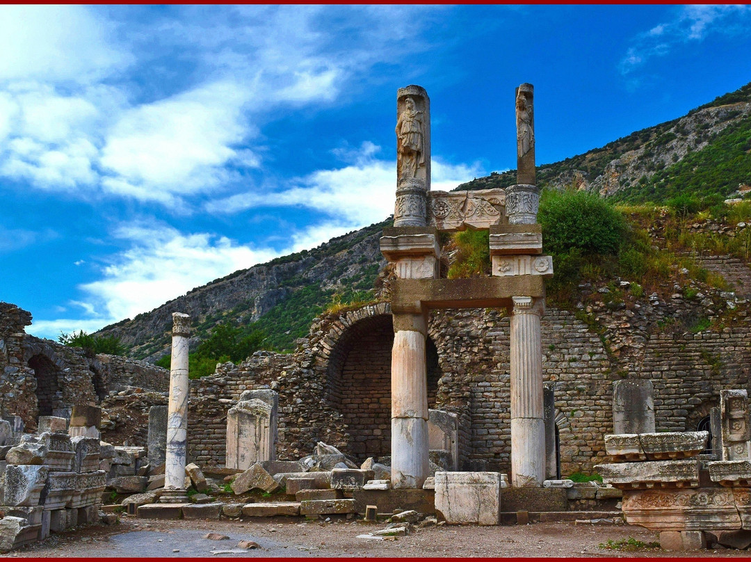Temple of Domitian景点图片