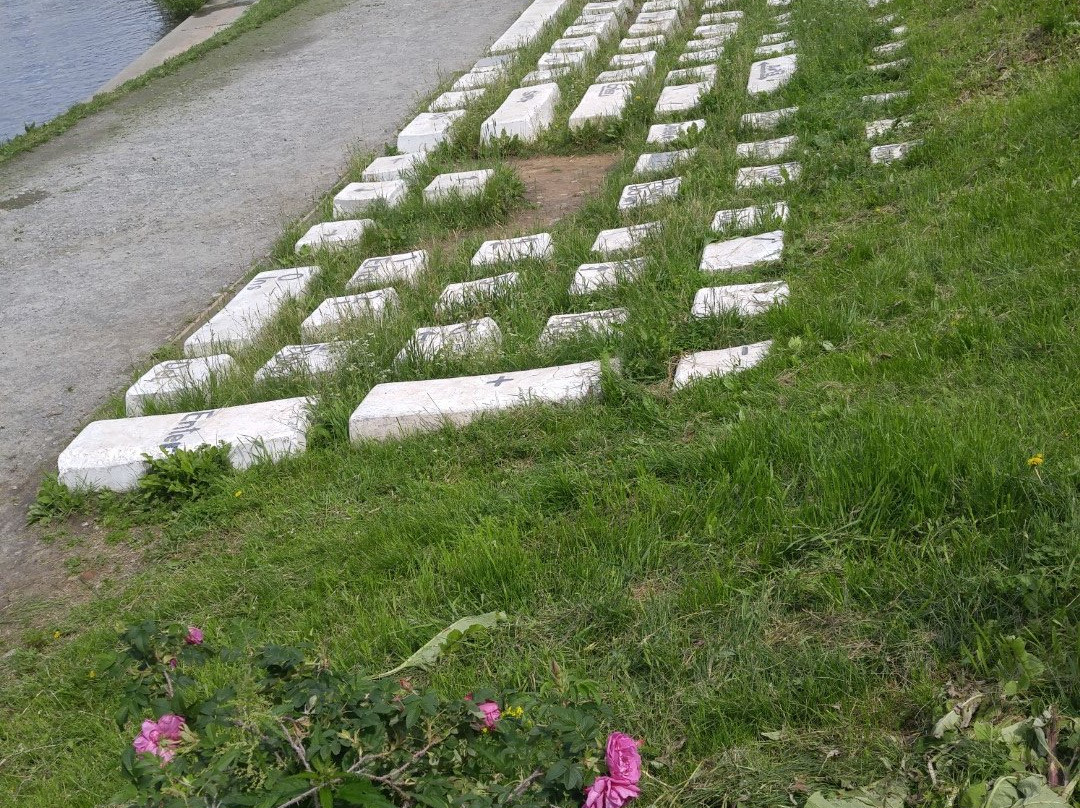 QWERTY Monument景点图片